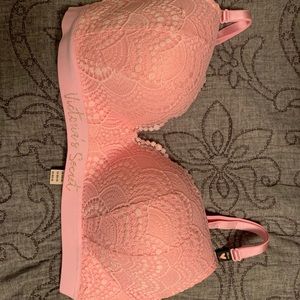 Brand new Victoria Secret no wire bra. 38DD